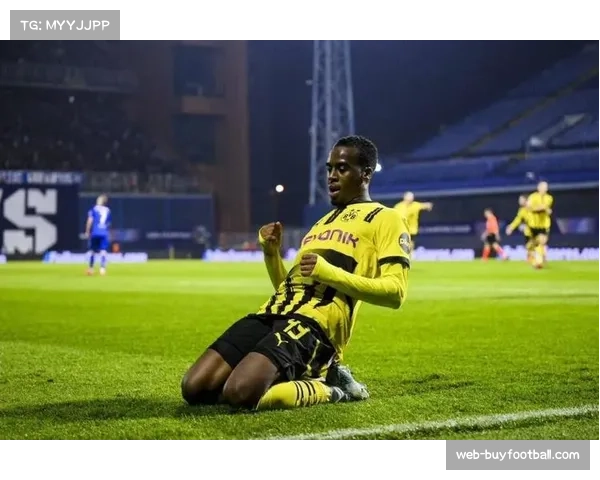 多特蒙德给予吉滕斯机会 十八岁前锋纳入一线队轮换